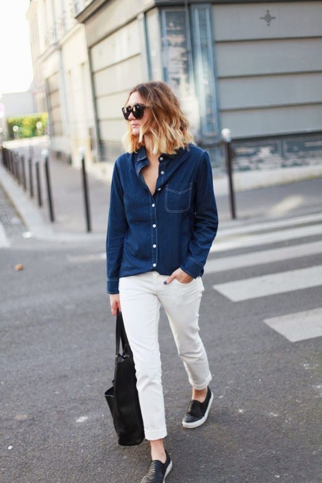 Синие джинсы с белой рубашкой женские