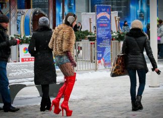 6 ситуаций, когда от каблуков лучше отказаться