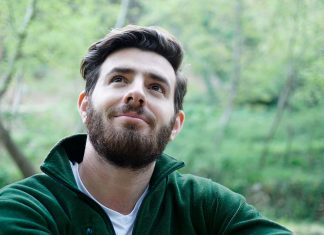 Ваш любимый сказочник: о чём мужчины чаще всего лгут женщинам