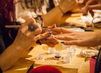 Не только для женщин: какие бьюти-процедуры пробуют на себе мужчины?