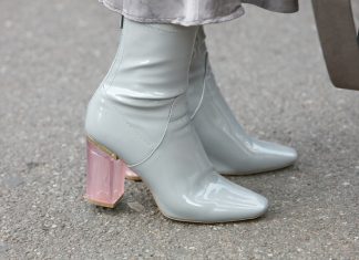 Как выглядеть женственно зимой: 10 пар стильной обуви на каблуке