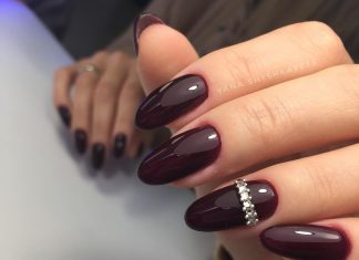 Роскошный маникюр в цвете бургунди, который сделает ваш образ богаче