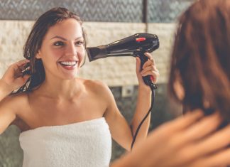 5 ошибок во время укладки феном, из-за которых гибнут ваши волосы