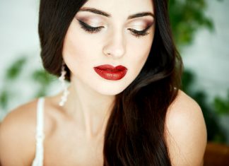 10 универсальных цветов в макияже, которые преобразят любую девушку