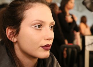 6 причин держать в косметичке белый карандаш