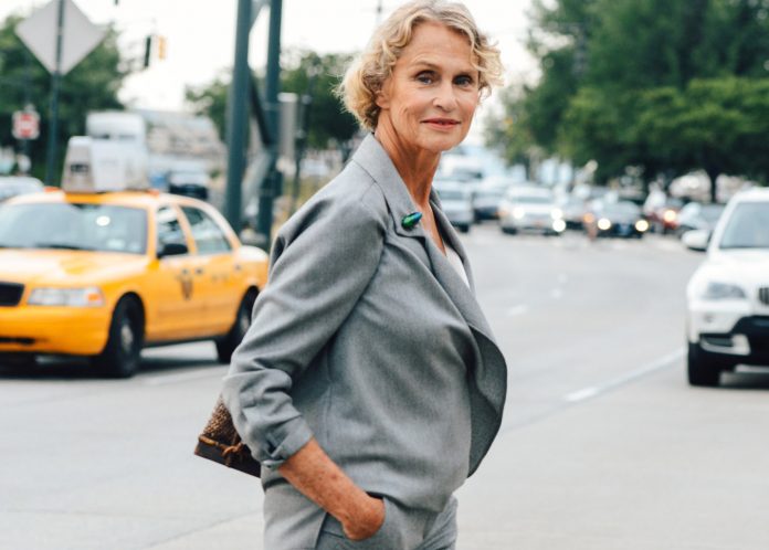 tag-archive-for-street-style-girls-of-a-certain-age-et-girls-of-a-certain-age-avec-lauren-hutton-29-on-maison-moderne-design-et-girls-of-a-certain-age-1366x2048px