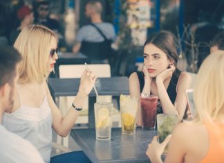 Нехорошие манеры: 7 табу для женщины, уважающей себя и других