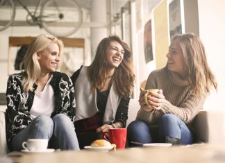 18 самых популярных в России женских имен (и что они значат)