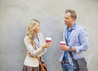 Эти 4 совета помогут вам начать разговор с мужчиной и произвести на него впечатление