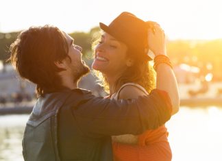 Когда женщина делает эти 3 вещи, любой мужчина падает к ее ногам