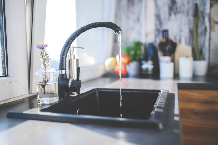 tmp_5bA6nu_3790d2154b601d86_water-kitchen-black-design