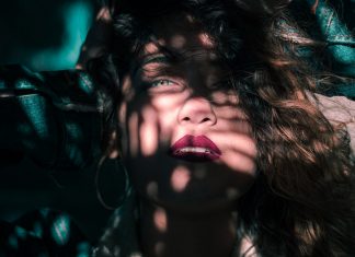 40-летняя разведенка с ребенком против 20-летней свободной красотки