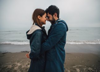 4 приема, чтобы незаметно заставить мужчину прикипеть к вам