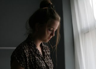 6 мотивов, из-за которых женщин так тянет к мужчинам, которые им не подходят