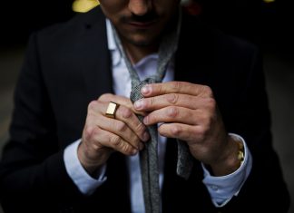 4 способа правильно вести себя с мужчиной, если он долго молчит