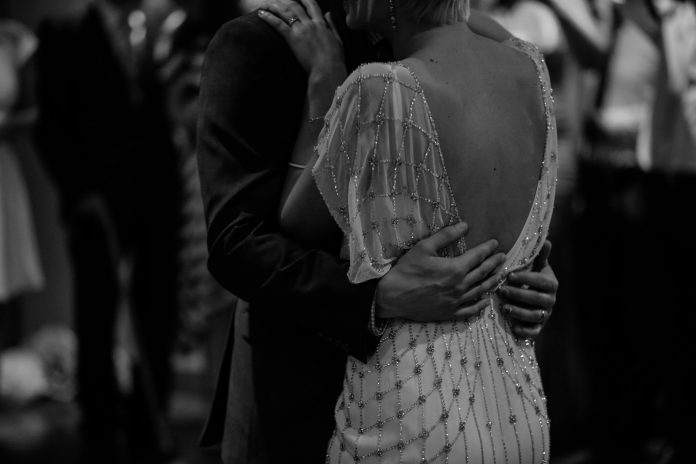 photo-1525170700600-2355220a3365