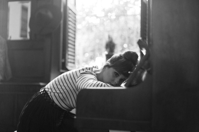 adult-black-and-white-blur-838820