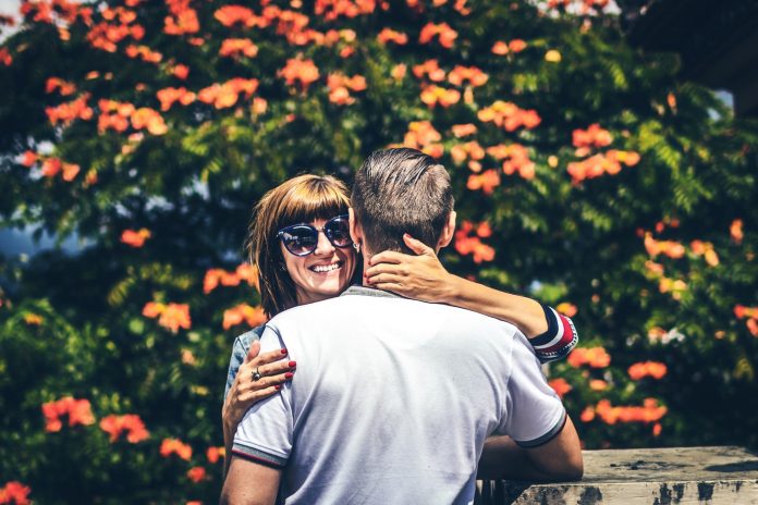 affection-blur-couple-2613326