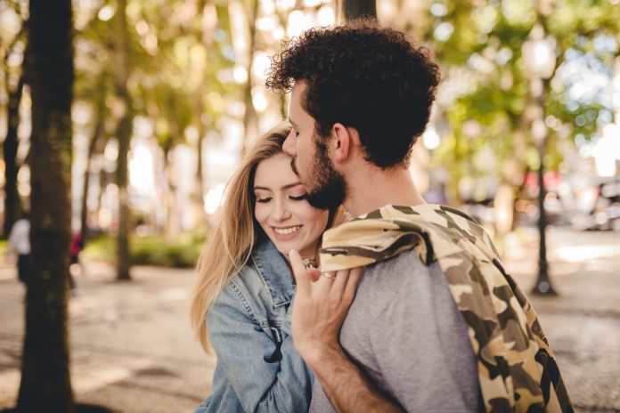 affection-close-up-couple-2612970