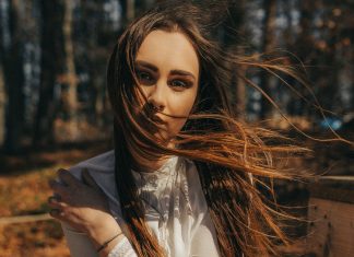 6 приемов, как очаровать мужчину, не играя неудобные для вас роли