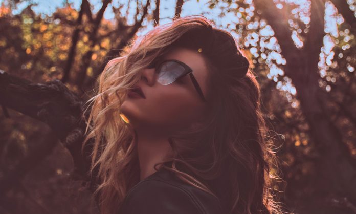 valerie-elash-_PiDC_4p9zs-unsplash сжал