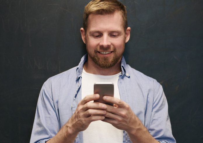 photo-of-man-using-smartphone-3183191