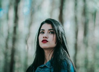 4 вещи, которые мужчина делает в первую очередь, когда видит в женщине зависть