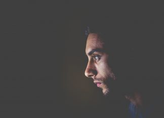 5 пустяков, которые опускают на самое дно мужчину, когда у него роман на стороне