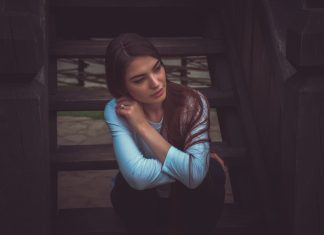 4 вещи, которые вы должны скрывать от мужчины, страдающего по вам