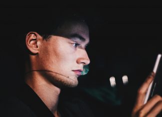 9 ваших смс, которым мужчина будет безмерно рад хоть днем, хоть ночью