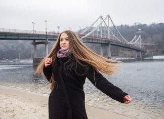 4 поступка скромницы, из-за которых у мужчины пропадает желание быть с ней