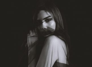 5 свежих идей для флирта, чтобы быстро вскружить мужчине голову