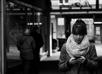 6 смс, которыми умная женщина поднимает настроение мужчине