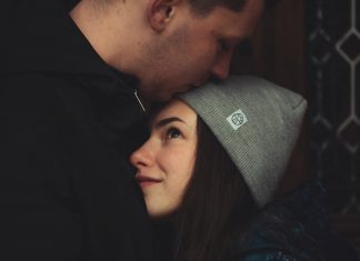 5 вещей, которых хочет влюбленный мужчина, но стесняется вас попросить