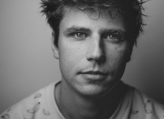 5 почти незаметных сигналов, что слабый мужчина любит свою женщину