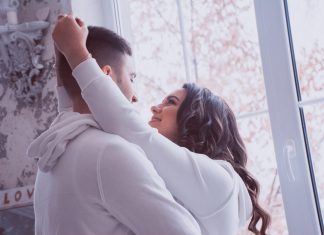 4 хитрости, чтобы заставить мужа тосковать по вам с утра до вечера