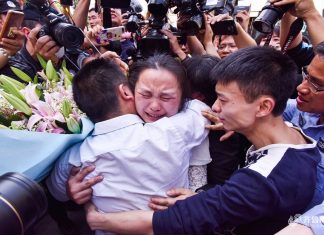 «Жди меня, и я вернусь». Долгожданная встреча отца дочерью, пропавшей 24 года назад