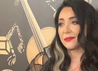 Лолита Милявская показала идеальную фигуру «крутой тетки» в комбинезоне в облипку