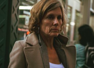 4 привычки, которые разоблачают возрастную женщину