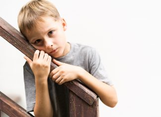 7 фраз, которыми родители втаптывают в грязь самооценку детей