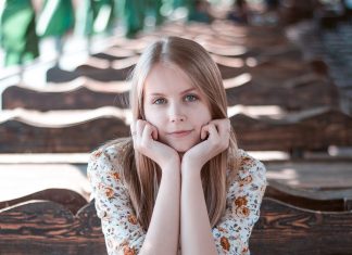 5 заискивающих манер женщины, которые роняют ее достоинство перед мужчиной