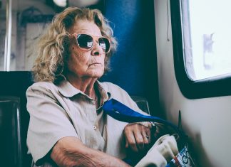 5 психологических признаков старения, которые выдают ваш возраст