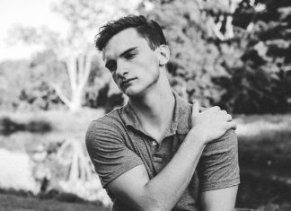 7 едва уловимых для женщины признаков, что мужчина души в ней не чает