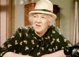 8 колких цитат Фаины Раневской о деньгах, которые и сегодня не в бровь, а в глаз