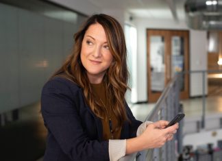 7 качеств молодящейся женщины, из-за которых 30-летняя — ей не ровня