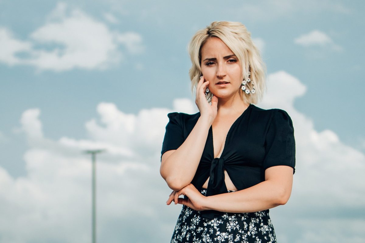 Одна цитата Захара Прилепина о том, что ждут женщины от мужчин вместо денег