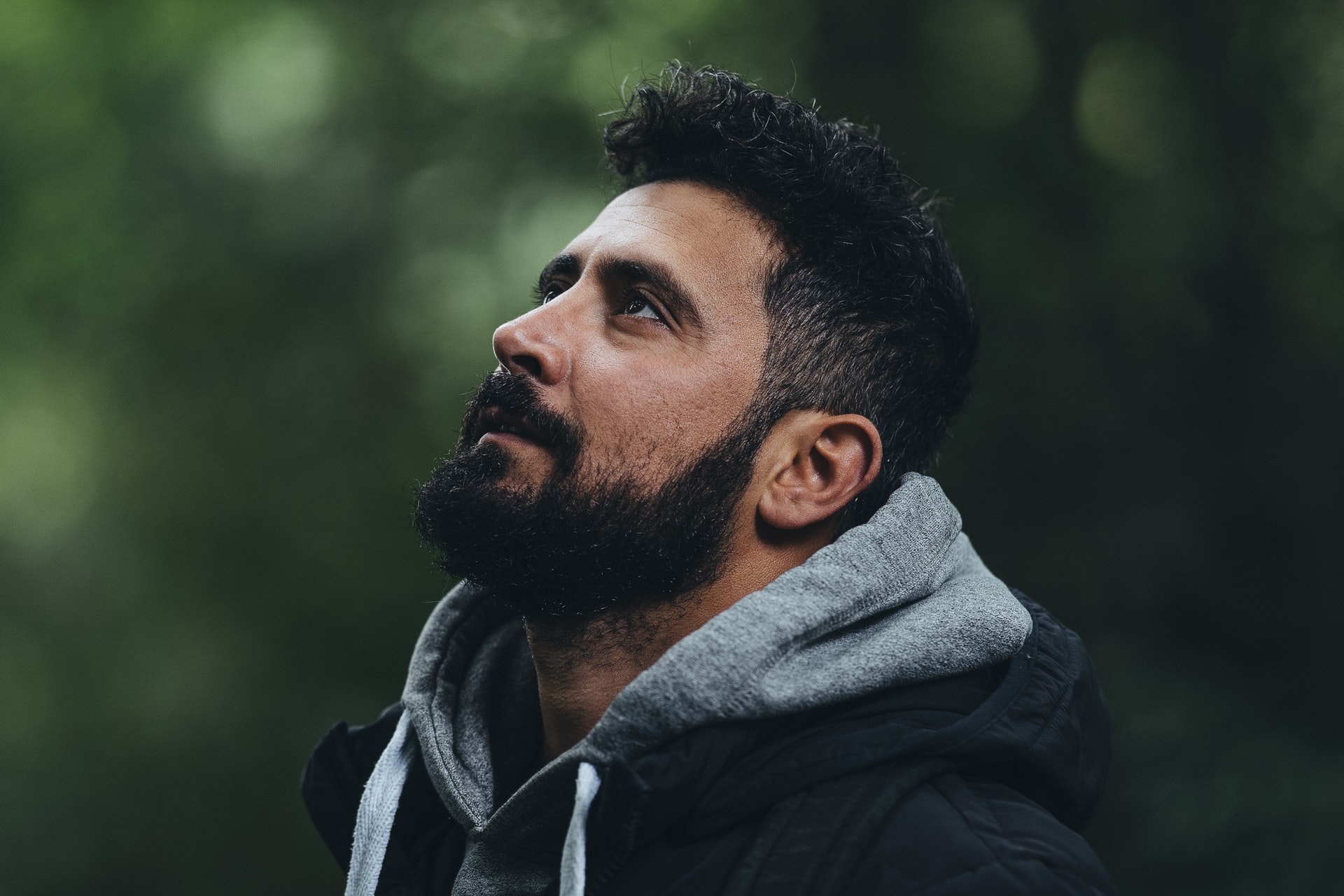 5 поступков, которые совершает только страдающий от любви мужчина