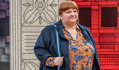 Вызывающий стиль и 66-й размер одежды. Как на «Модном приговоре» переодели 50-летнюю героиню