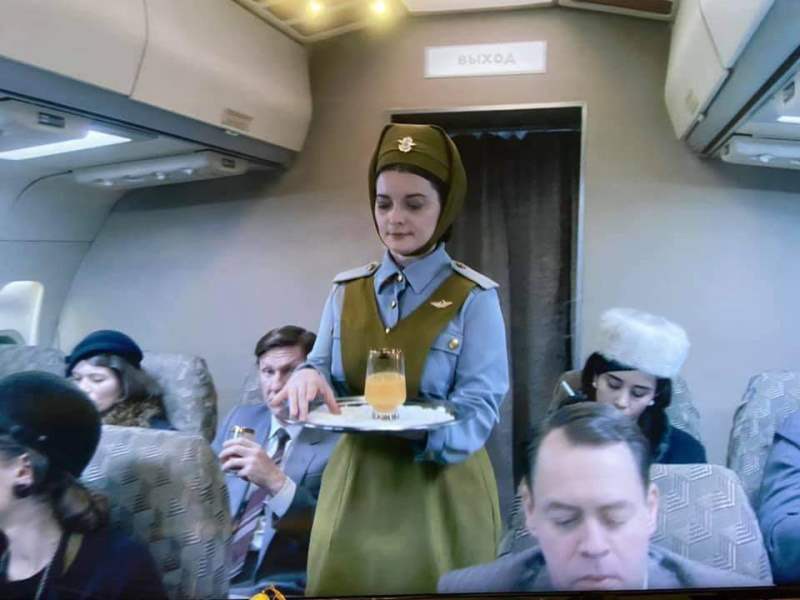 Американцы сделали советских стюардесс нелепыми в сериале «Ход королевы». Как они выглядели на самом деле