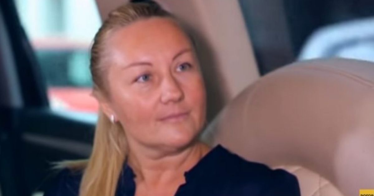 Пришла продавщицей из 90-х, а ушла жгучей блондинкой. Как стилист Рогов преобразил за 24 часа